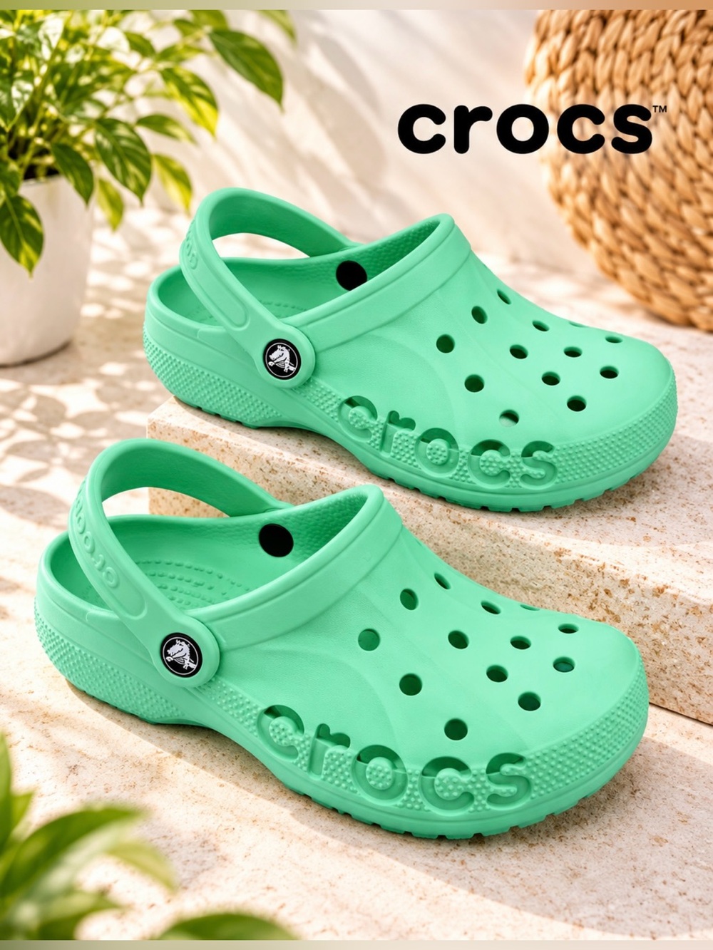 CROCS Classic Women’s Clog in Mint Green Size 6